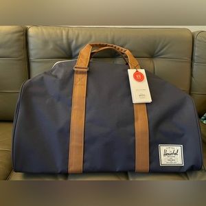SOLD 🎉 NWT Herschel Supply Co. Novel Duffle Bag